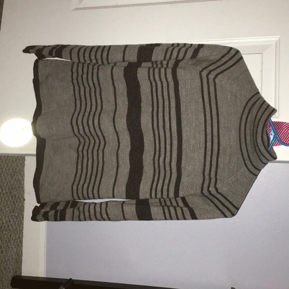 **PRICES NEGOTIABLE** very stylish turtle neck